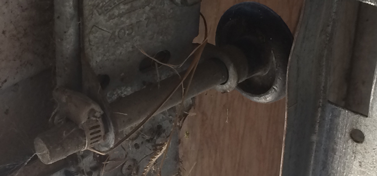 garage-door-roller-off-track-repair in Nurmi Isles
